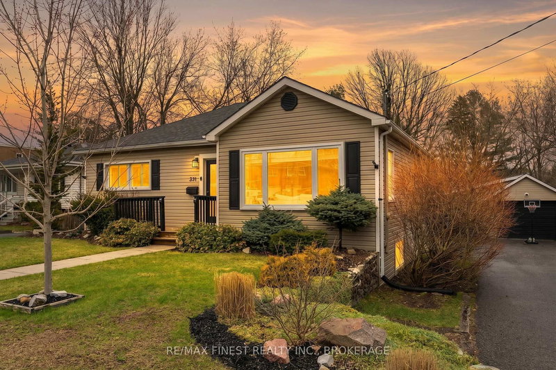 home for sale on 391 MOWAT Avenue