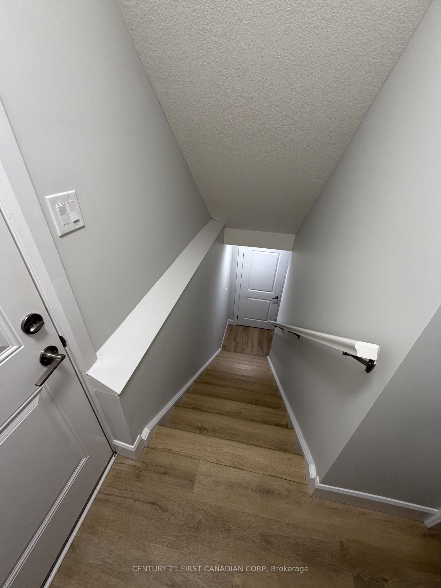2281 Southport Crescent, Unit LOWER - Photo 2