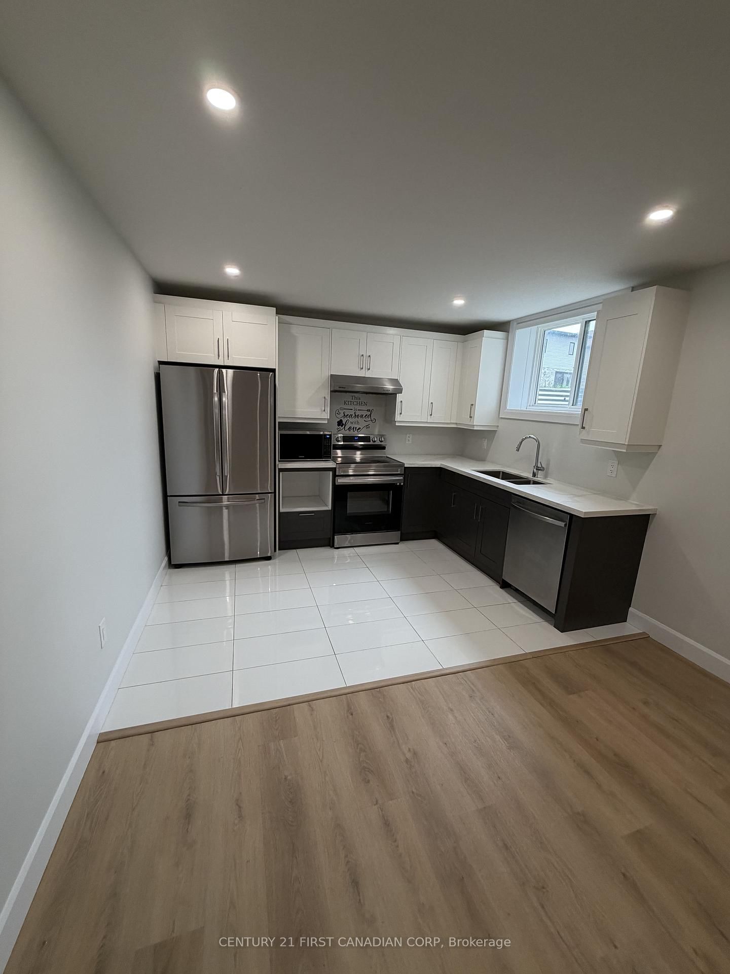 2281 Southport Crescent, Unit LOWER - Photo 3