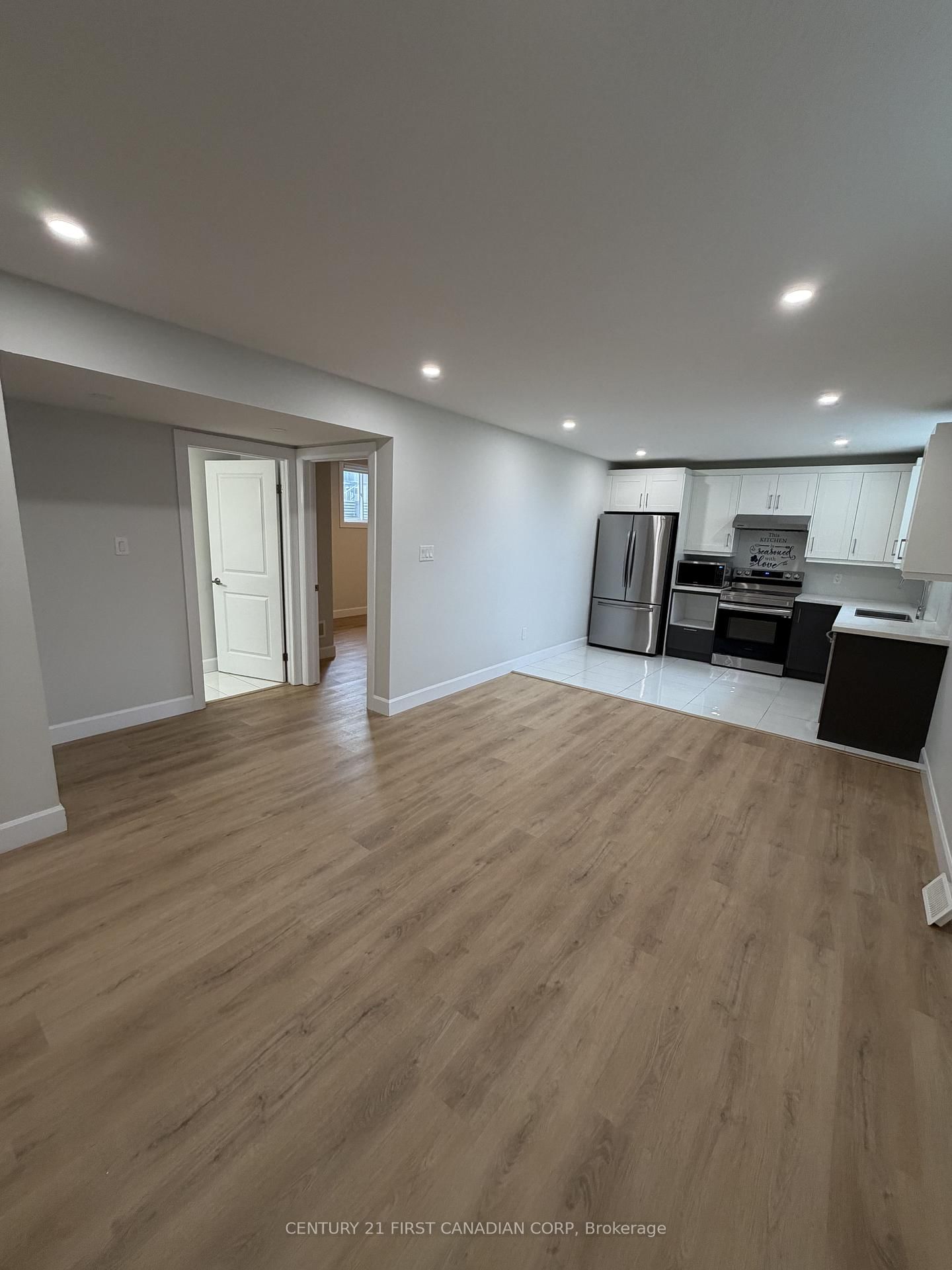 2281 Southport Crescent, Unit LOWER - Photo 4