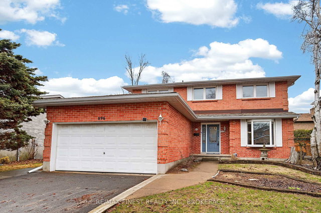 896 Ambleside Crescent