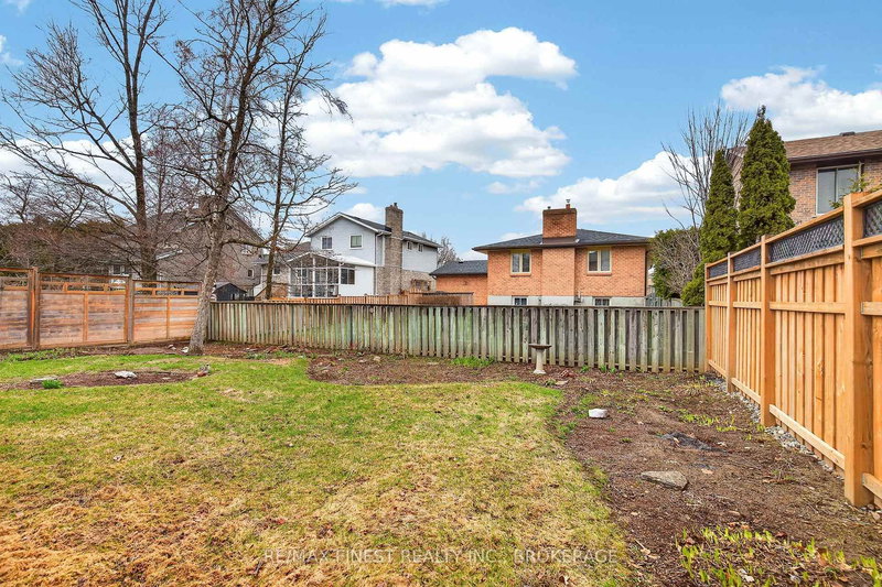 896 Ambleside Cres, Kingston, K7P 2B3 | Image 3