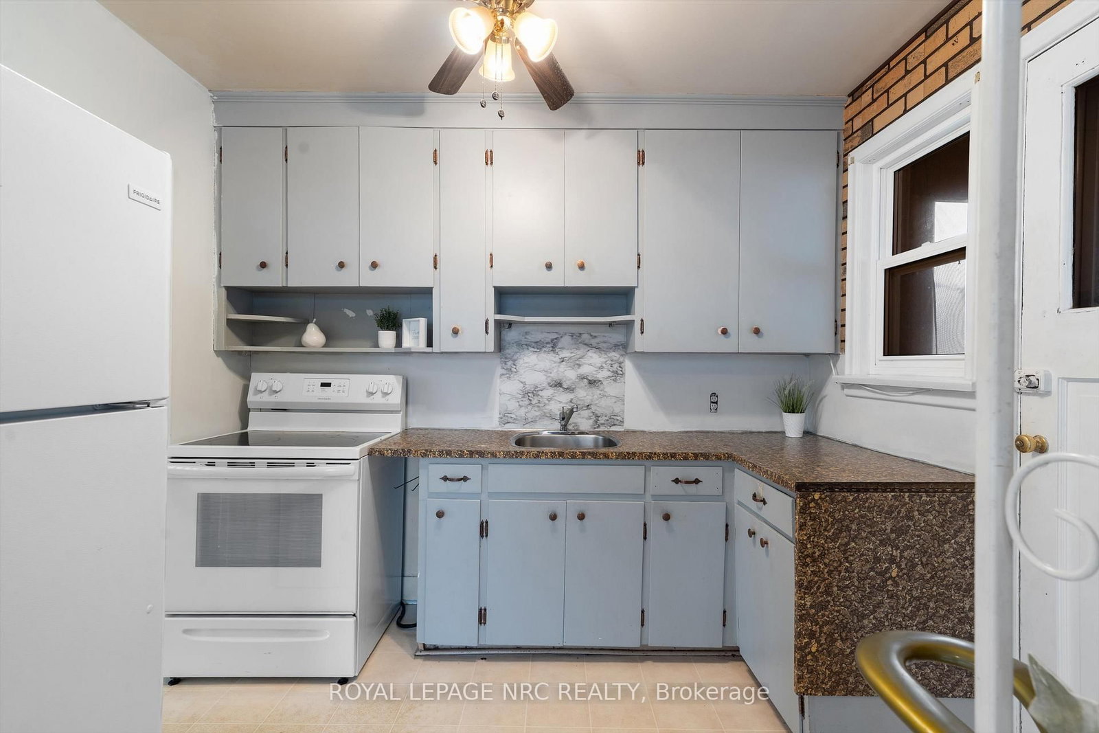 Detached House for sale at 17 Milton Road, St. Catharines, Ontario, L2P 3E7 - E. Chester - MLS: X13012224