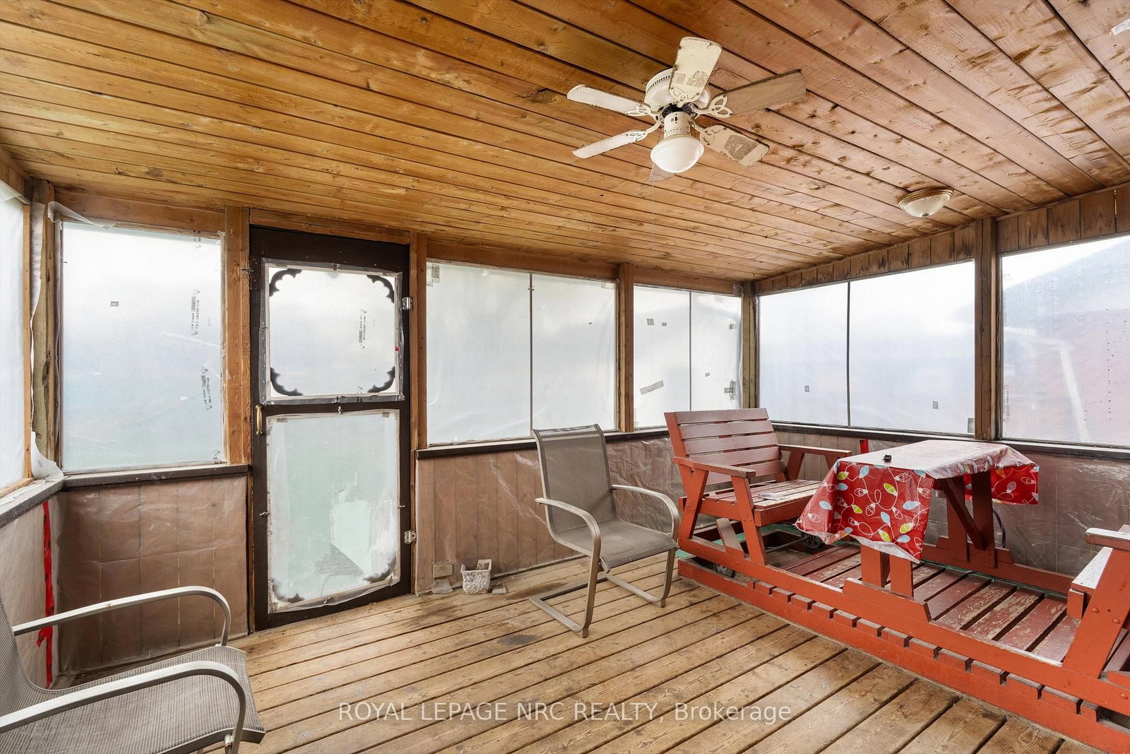 Detached House for sale at 17 Milton Road, St. Catharines, Ontario, L2P 3E7 - E. Chester - MLS: X13012224