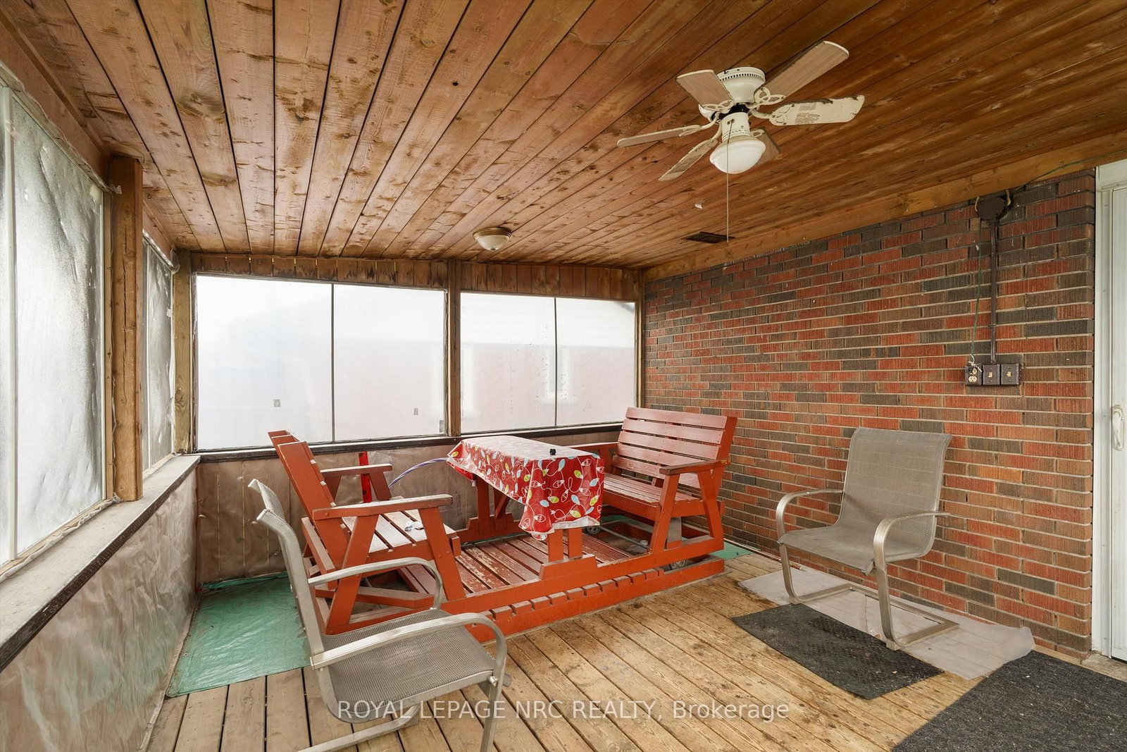 Detached House for sale at 17 Milton Road, St. Catharines, Ontario, L2P 3E7 - E. Chester - MLS: X13012224