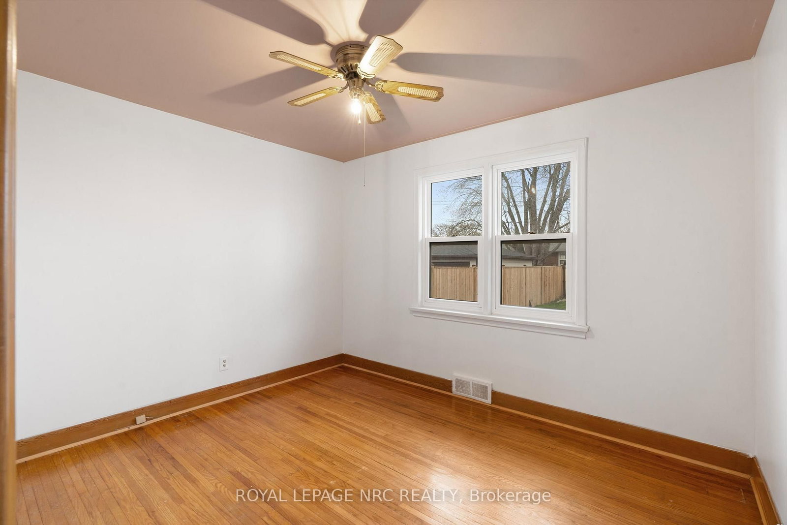 Detached House for sale at 17 Milton Road, St. Catharines, Ontario, L2P 3E7 - E. Chester - MLS: X13012224