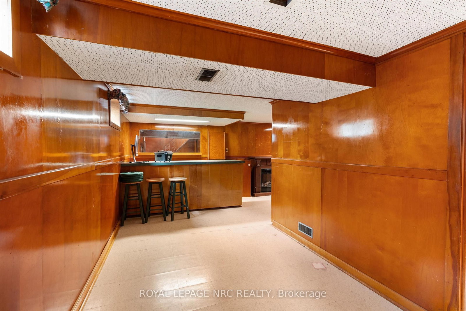 Detached House for sale at 17 Milton Road, St. Catharines, Ontario, L2P 3E7 - E. Chester - MLS: X13012224