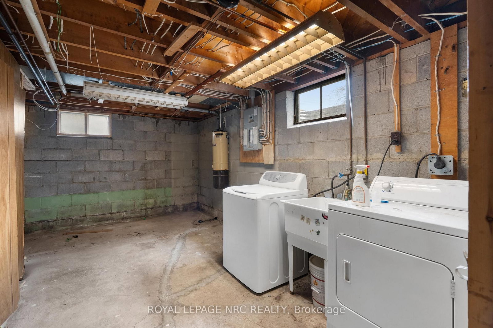 Detached House for sale at 17 Milton Road, St. Catharines, Ontario, L2P 3E7 - E. Chester - MLS: X13012224