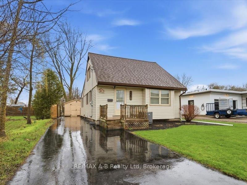 home for sale on 128 Louise Street S