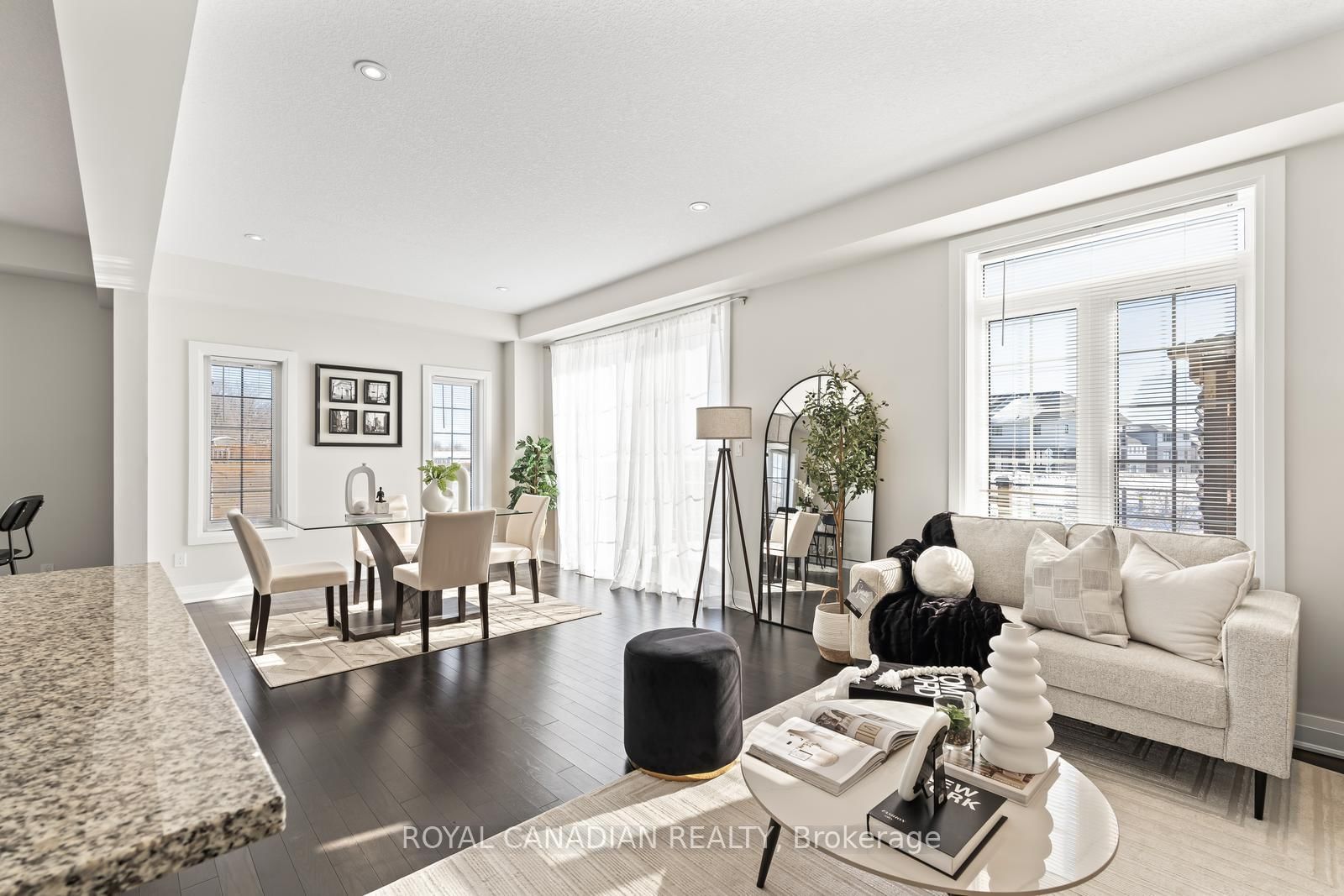 301 Buttonbush Street, Unit Upper - Photo 11