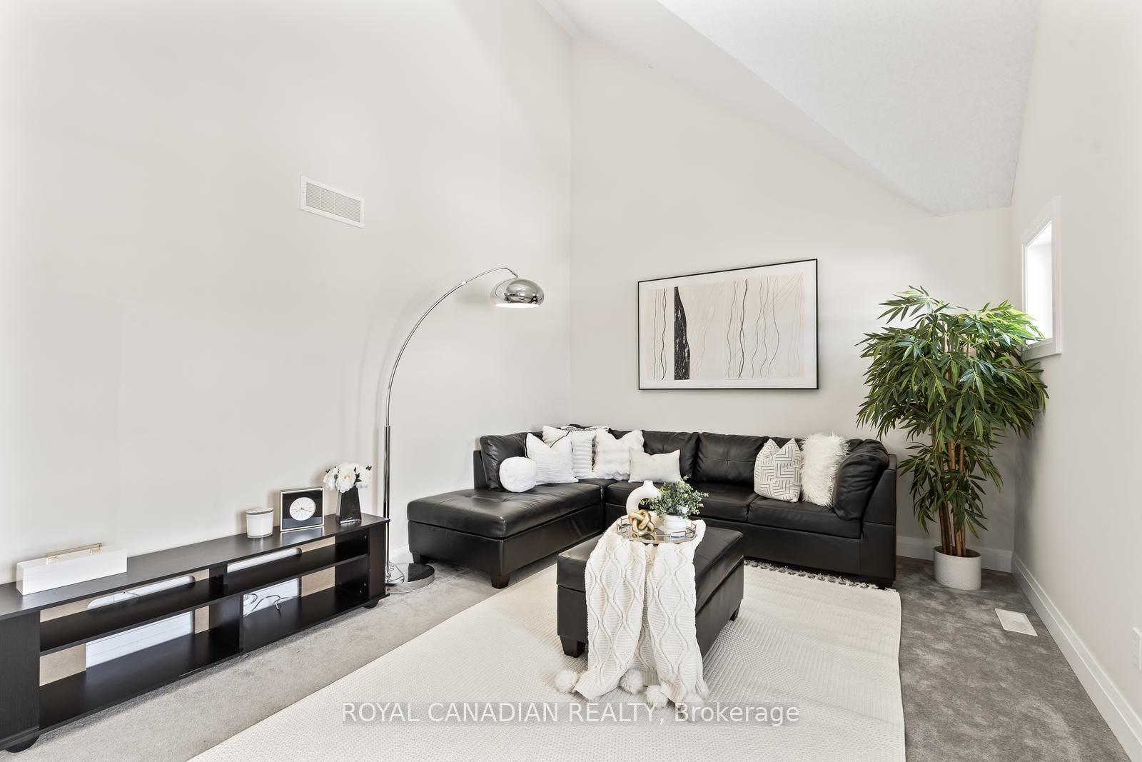 301 Buttonbush Street, Unit Upper - Photo 20