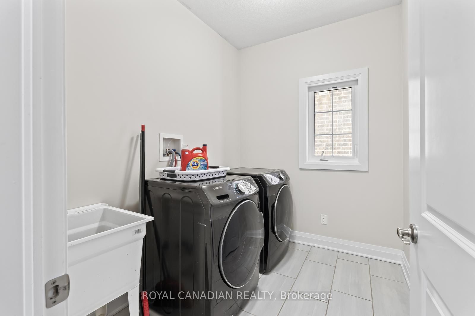 301 Buttonbush Street, Unit Upper - Photo 5