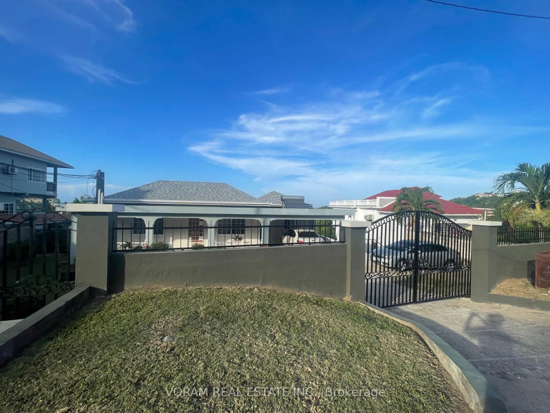 33 Hillside Close