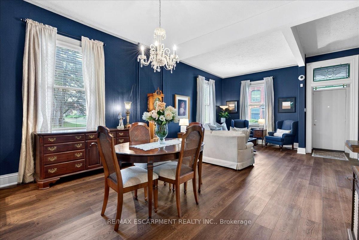 Detached House for sale at 139 Queen Street, Hamilton, Ontario, L8P 3S3 - Durand - MLS: X13012796