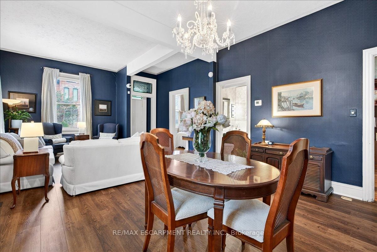 Detached House for sale at 139 Queen Street, Hamilton, Ontario, L8P 3S3 - Durand - MLS: X13012796