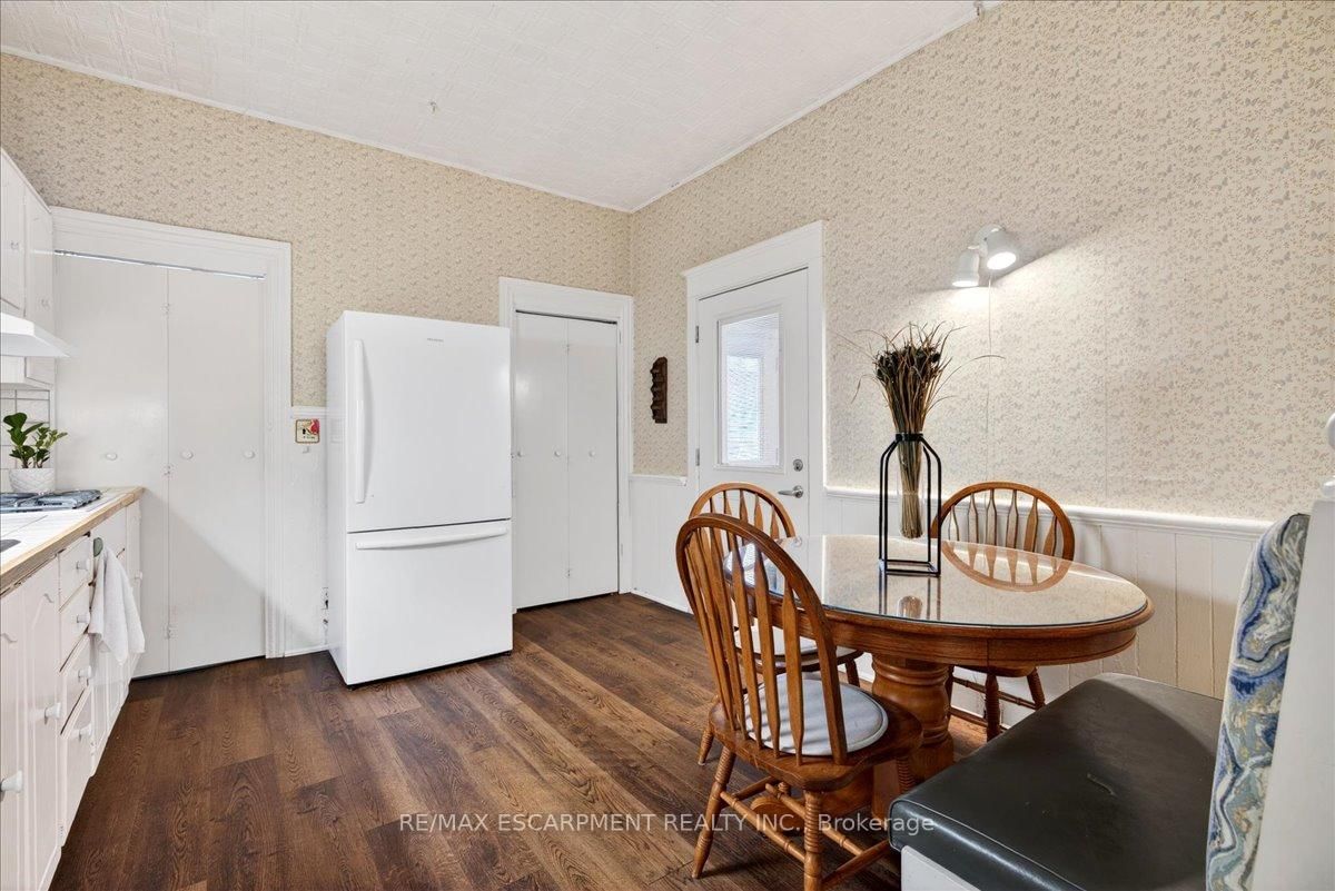 Detached House for sale at 139 Queen Street, Hamilton, Ontario, L8P 3S3 - Durand - MLS: X13012796