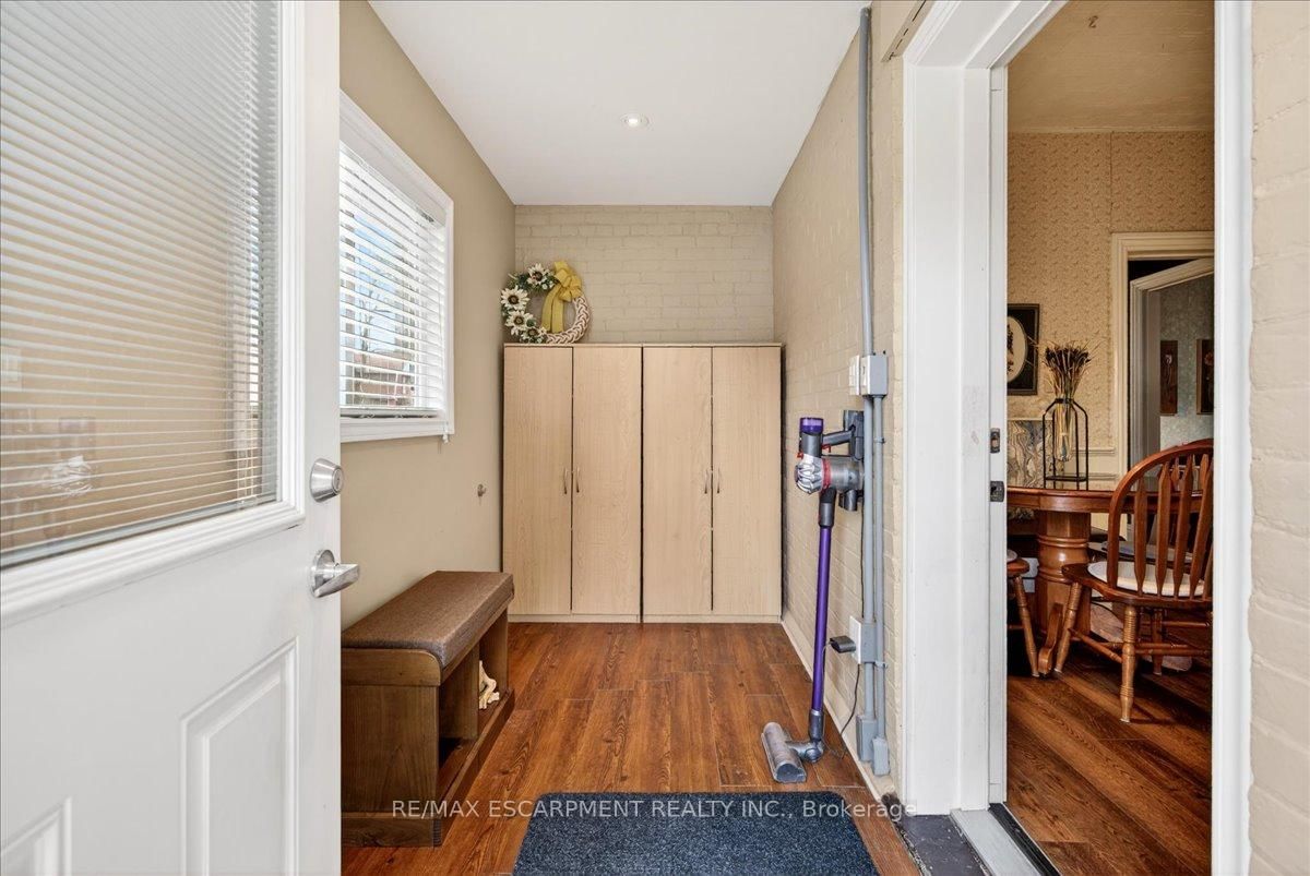 Detached House for sale at 139 Queen Street, Hamilton, Ontario, L8P 3S3 - Durand - MLS: X13012796