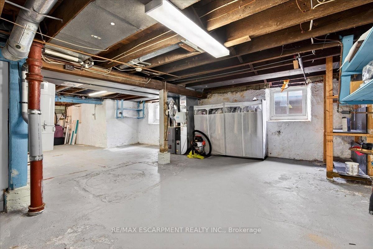 Detached House for sale at 139 Queen Street, Hamilton, Ontario, L8P 3S3 - Durand - MLS: X13012796