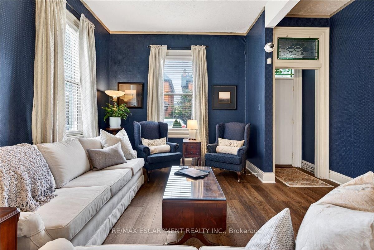 Detached House for sale at 139 Queen Street, Hamilton, Ontario, L8P 3S3 - Durand - MLS: X13012796