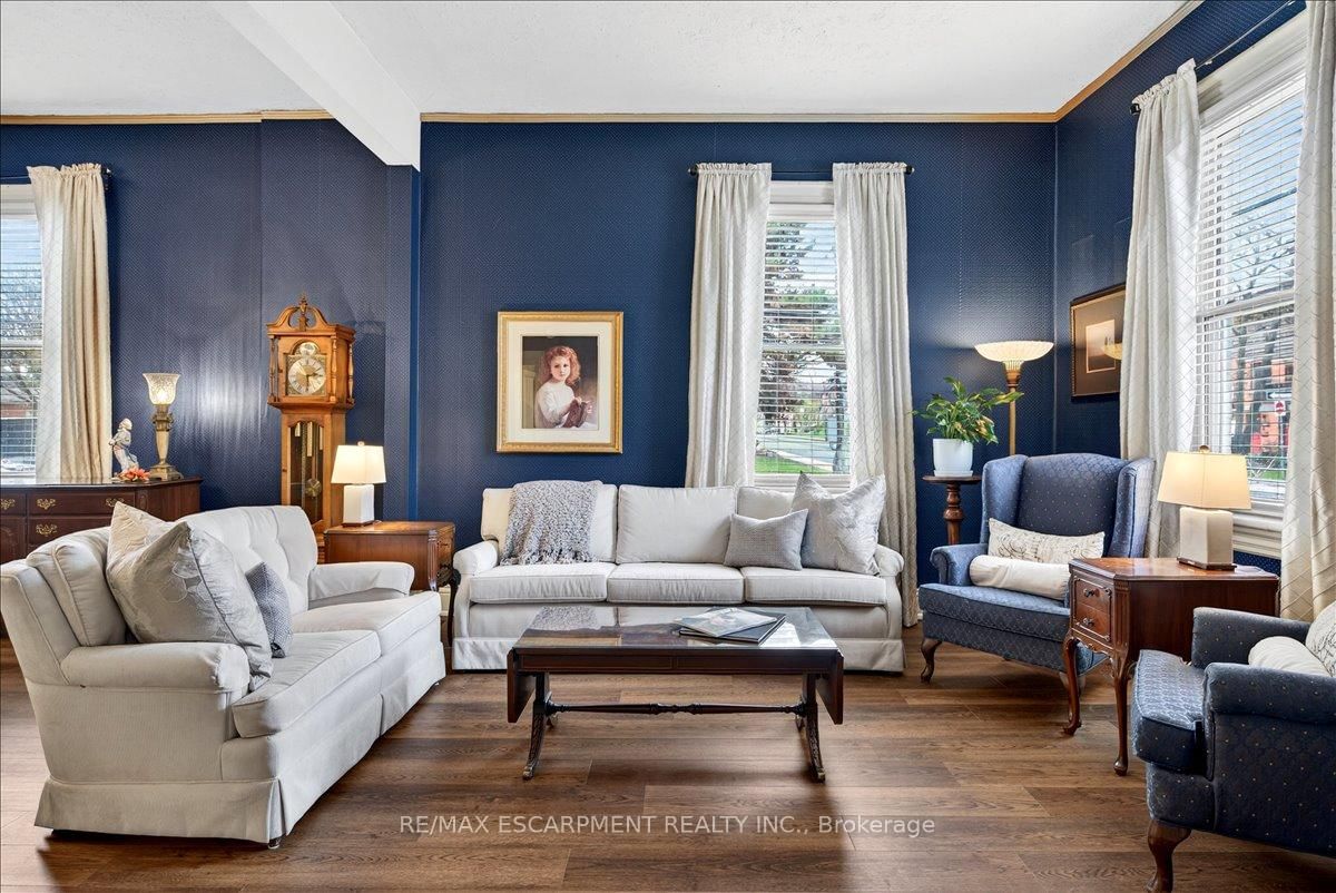 Detached House for sale at 139 Queen Street, Hamilton, Ontario, L8P 3S3 - Durand - MLS: X13012796