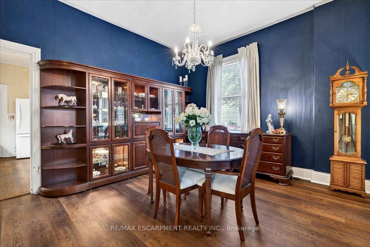 Detached House for sale at 139 Queen Street, Hamilton, Ontario, L8P 3S3 - Durand - MLS: X13012796