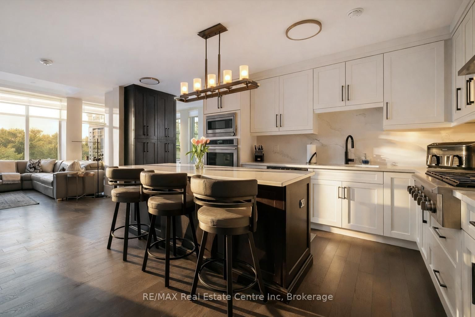 63 ARTHUR Street S, Unit BHB - Photo 2