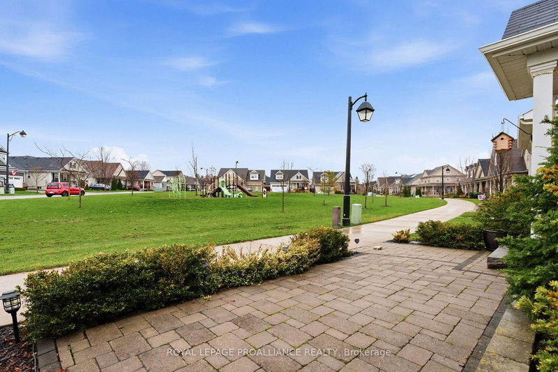 8 Bigwood Cres, Port Hope, L1A 0C8 | Image 3
