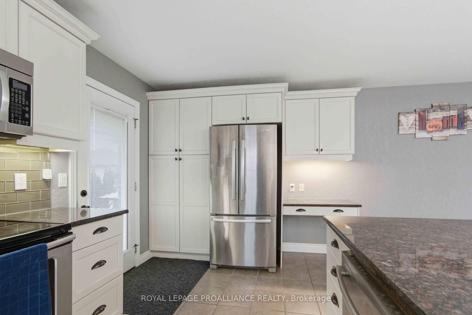 Detached House for sale at 2 Freedom Crescent, Quinte West, Ontario, K8V 0C1 - Sidney Ward - MLS: X13012872