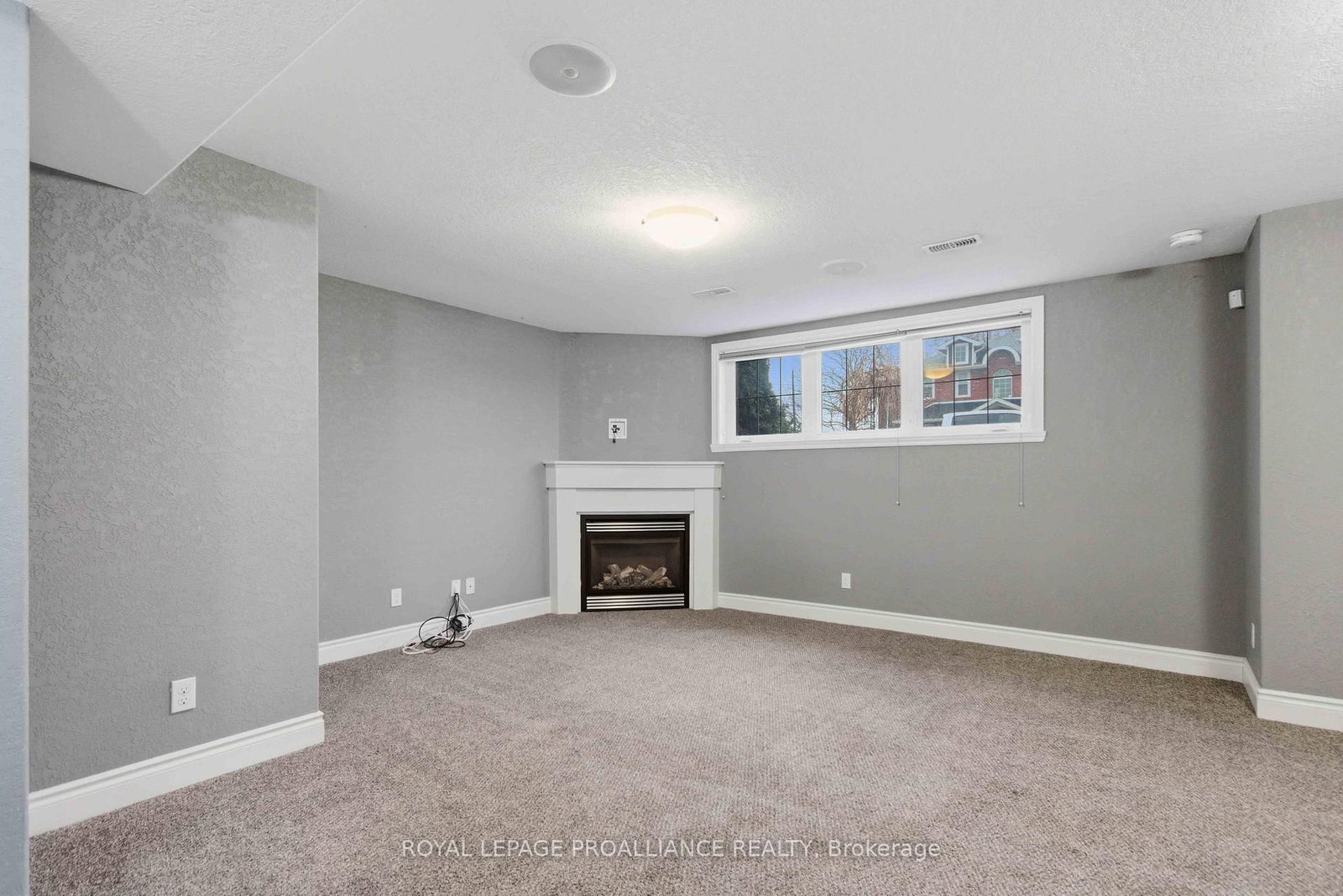 Detached House for sale at 2 Freedom Crescent, Quinte West, Ontario, K8V 0C1 - Sidney Ward - MLS: X13012872