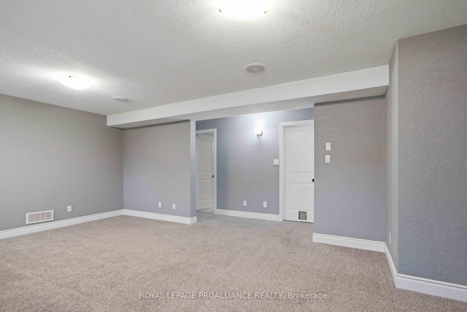 Detached House for sale at 2 Freedom Crescent, Quinte West, Ontario, K8V 0C1 - Sidney Ward - MLS: X13012872