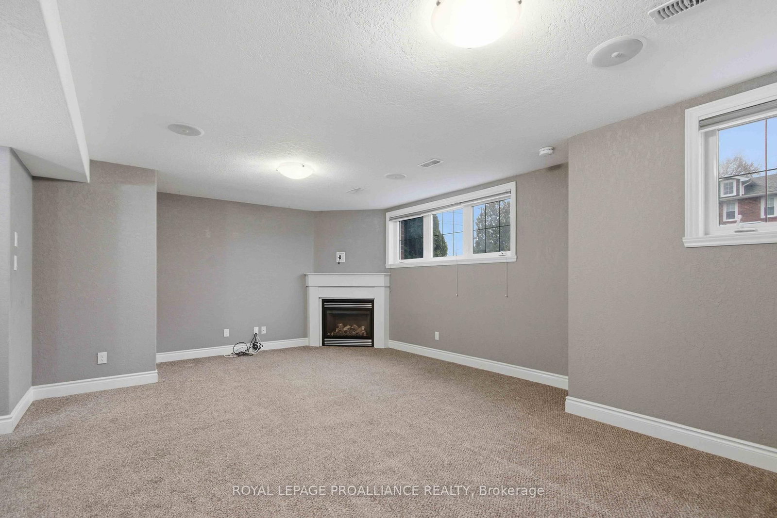 Detached House for sale at 2 Freedom Crescent, Quinte West, Ontario, K8V 0C1 - Sidney Ward - MLS: X13012872