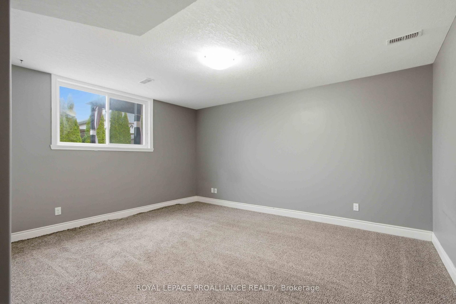 Detached House for sale at 2 Freedom Crescent, Quinte West, Ontario, K8V 0C1 - Sidney Ward - MLS: X13012872