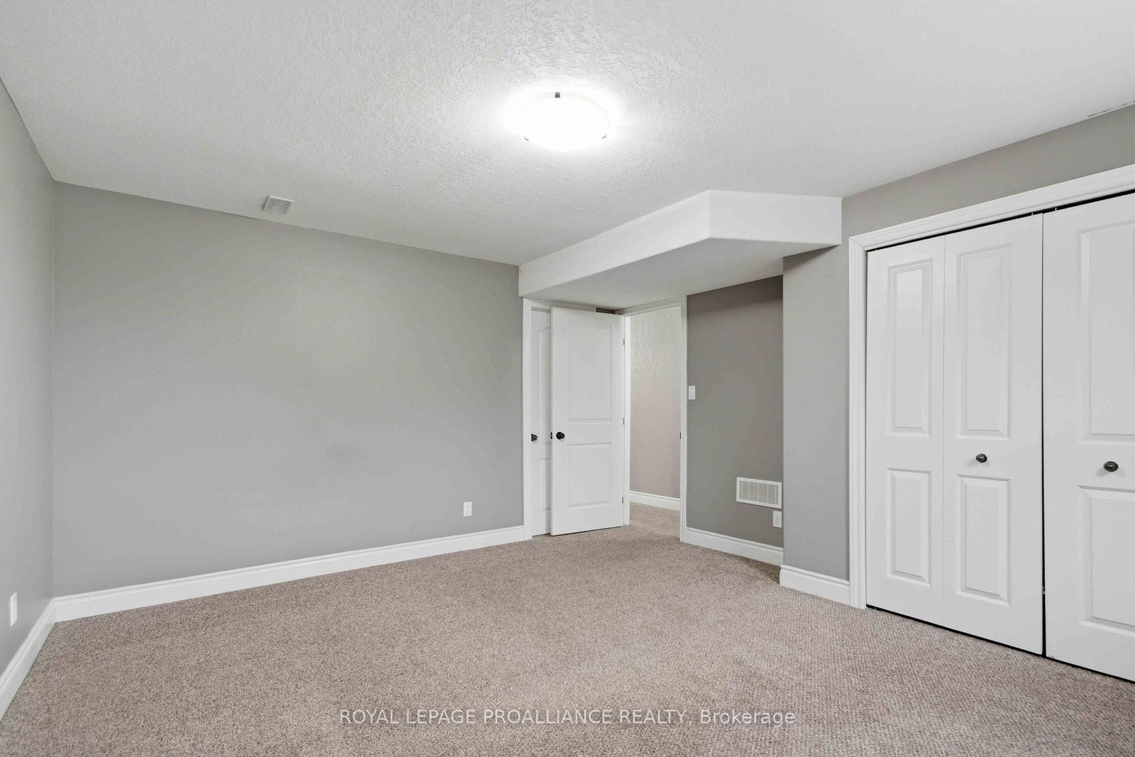 Detached House for sale at 2 Freedom Crescent, Quinte West, Ontario, K8V 0C1 - Sidney Ward - MLS: X13012872