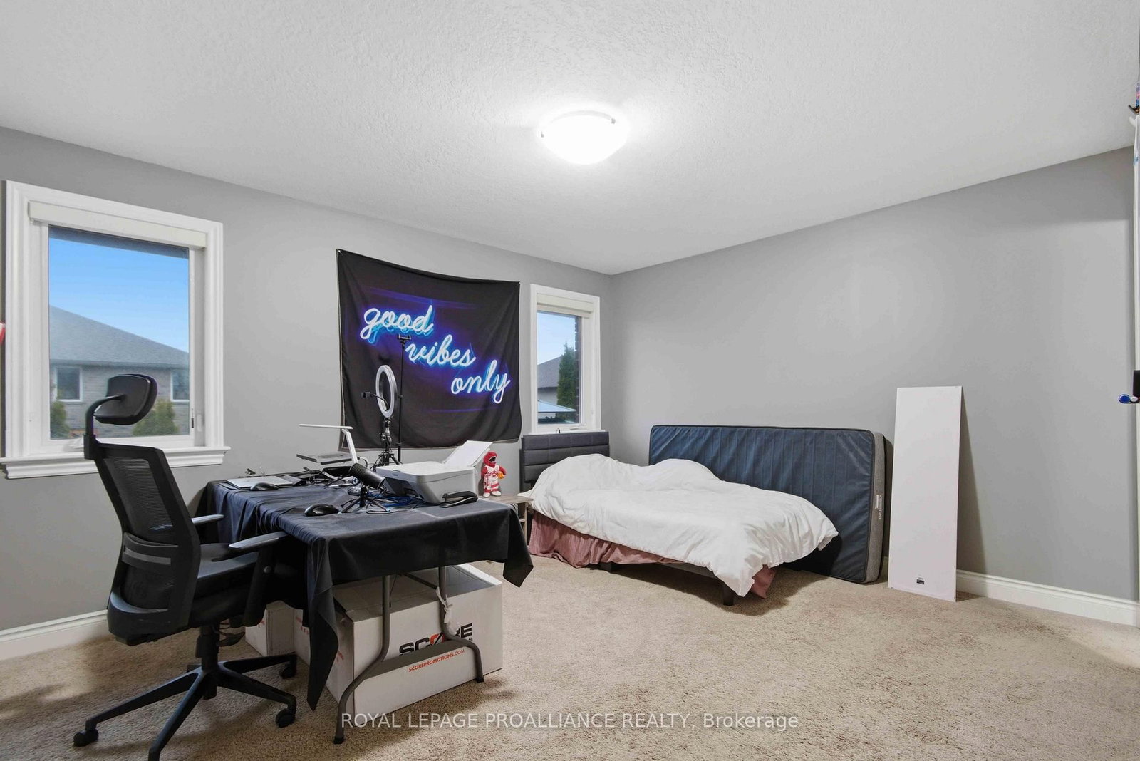 Detached House for sale at 2 Freedom Crescent, Quinte West, Ontario, K8V 0C1 - Sidney Ward - MLS: X13012872