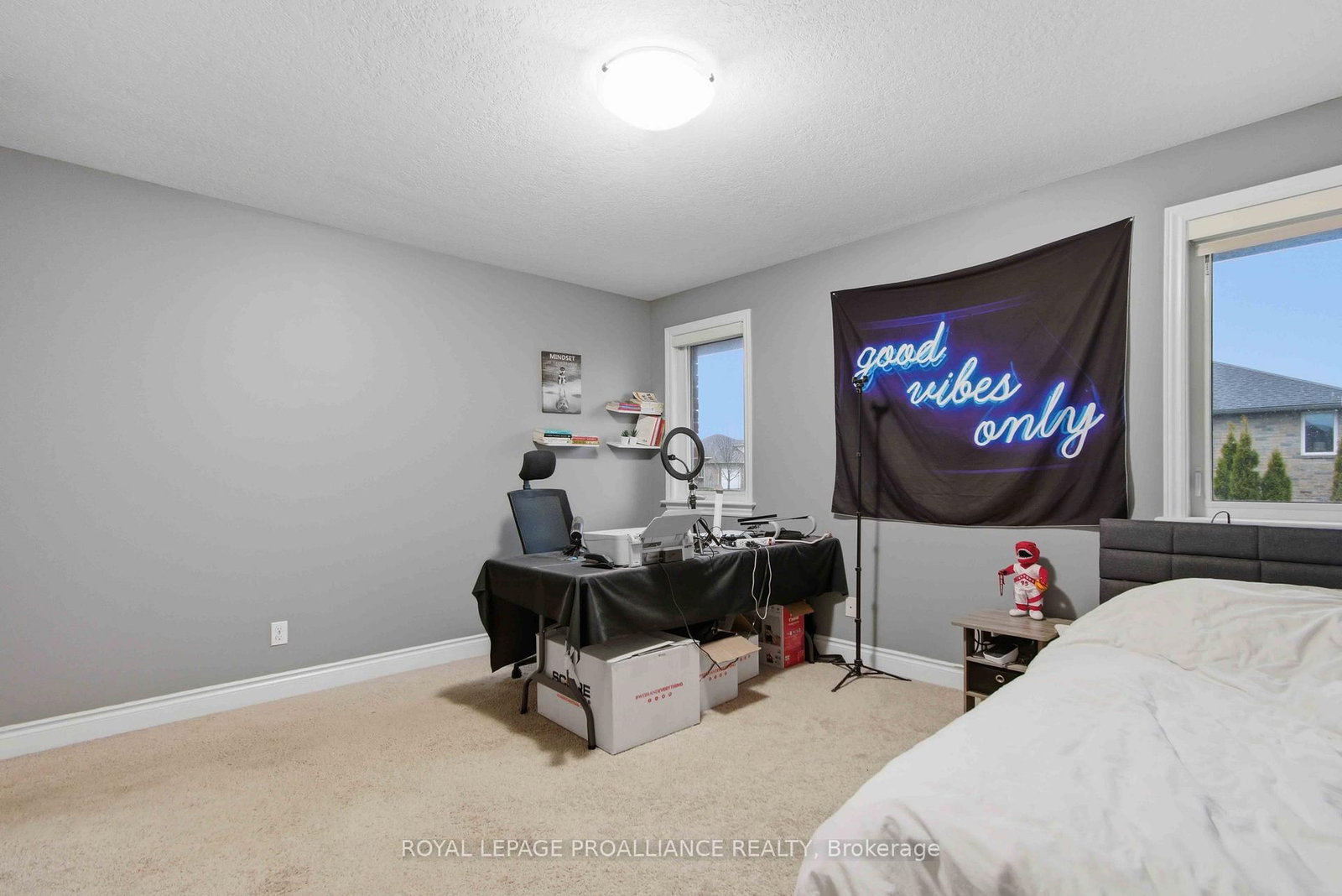 Detached House for sale at 2 Freedom Crescent, Quinte West, Ontario, K8V 0C1 - Sidney Ward - MLS: X13012872