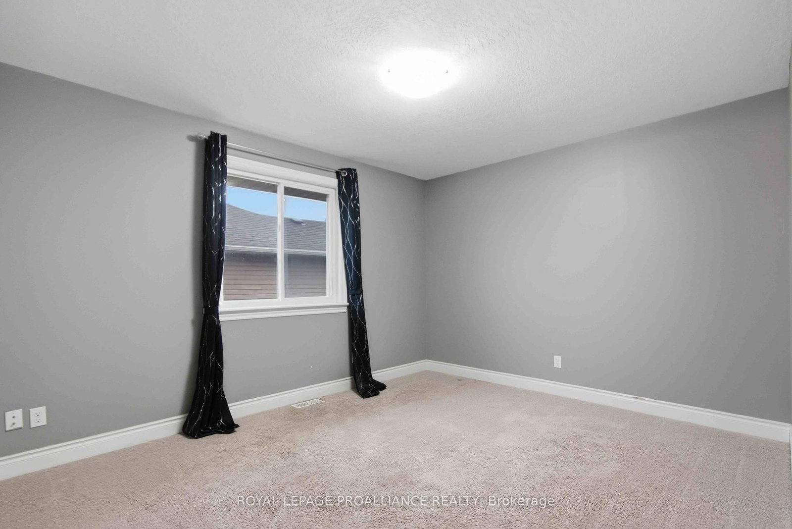 Detached House for sale at 2 Freedom Crescent, Quinte West, Ontario, K8V 0C1 - Sidney Ward - MLS: X13012872