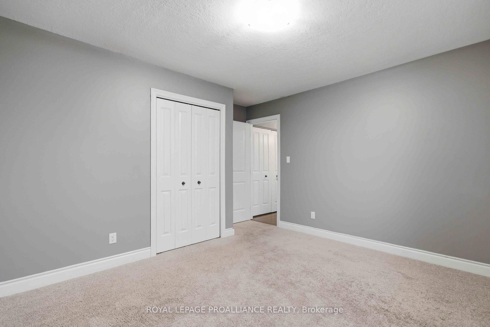 Detached House for sale at 2 Freedom Crescent, Quinte West, Ontario, K8V 0C1 - Sidney Ward - MLS: X13012872