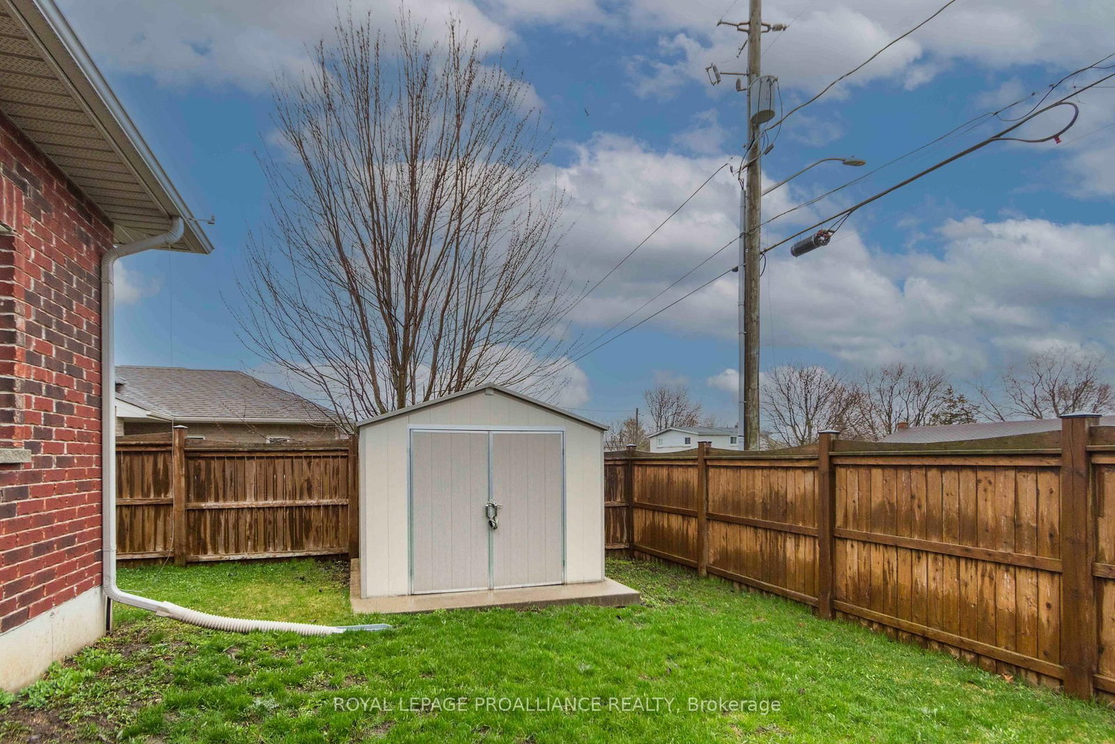 Detached House for sale at 2 Freedom Crescent, Quinte West, Ontario, K8V 0C1 - Sidney Ward - MLS: X13012872