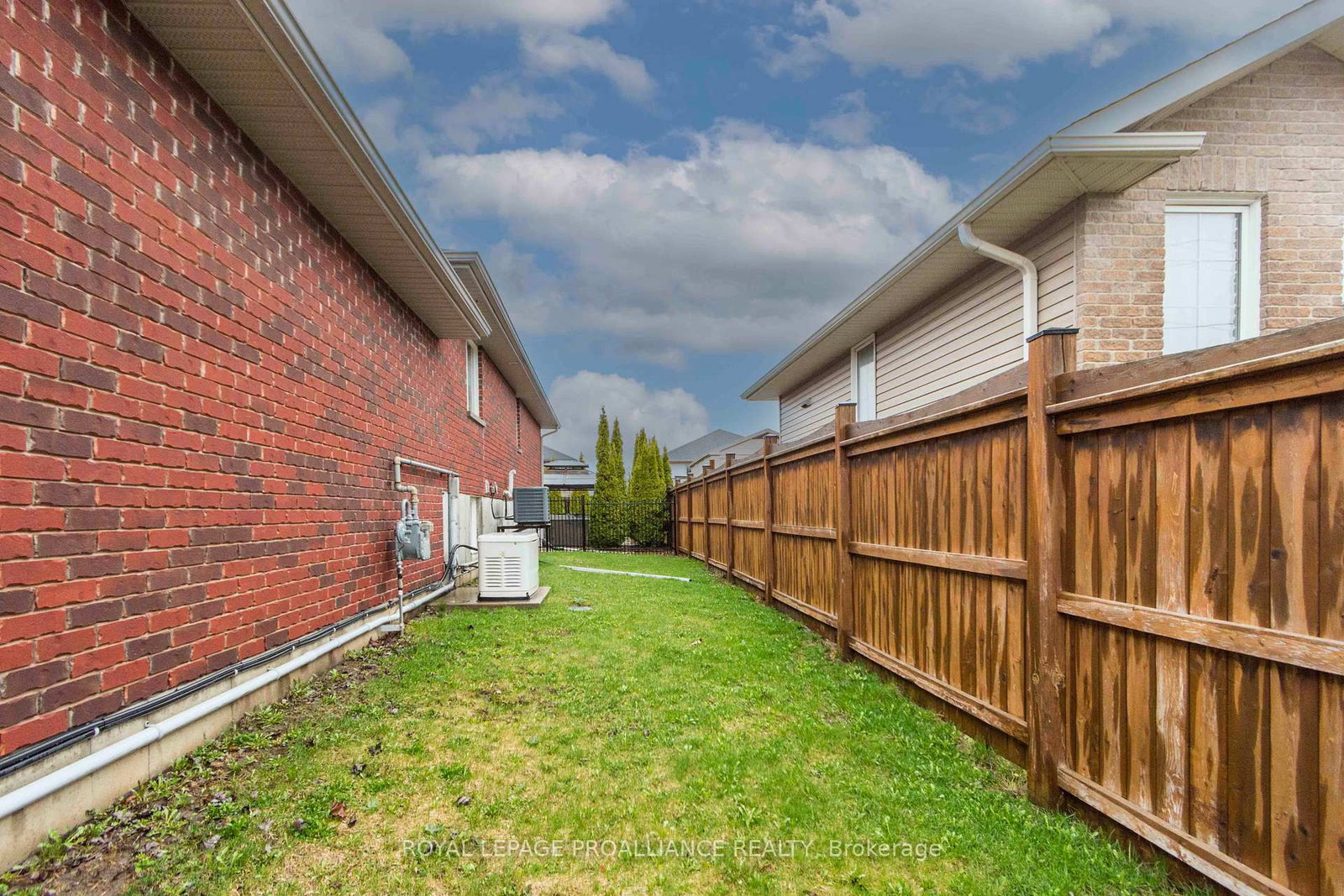 Detached House for sale at 2 Freedom Crescent, Quinte West, Ontario, K8V 0C1 - Sidney Ward - MLS: X13012872