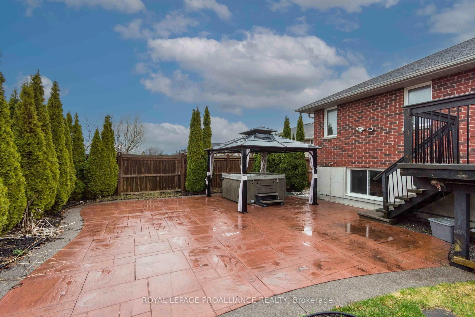 Detached House for sale at 2 Freedom Crescent, Quinte West, Ontario, K8V 0C1 - Sidney Ward - MLS: X13012872