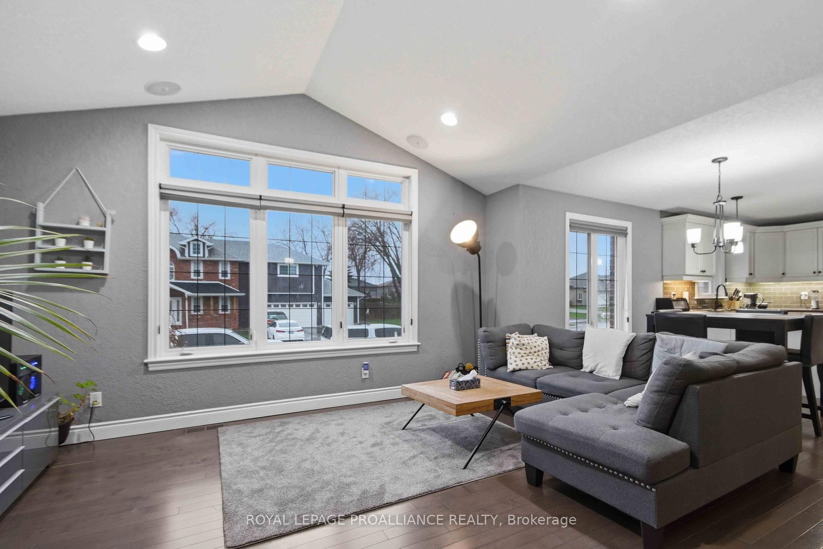 Detached House for sale at 2 Freedom Crescent, Quinte West, Ontario, K8V 0C1 - Sidney Ward - MLS: X13012872