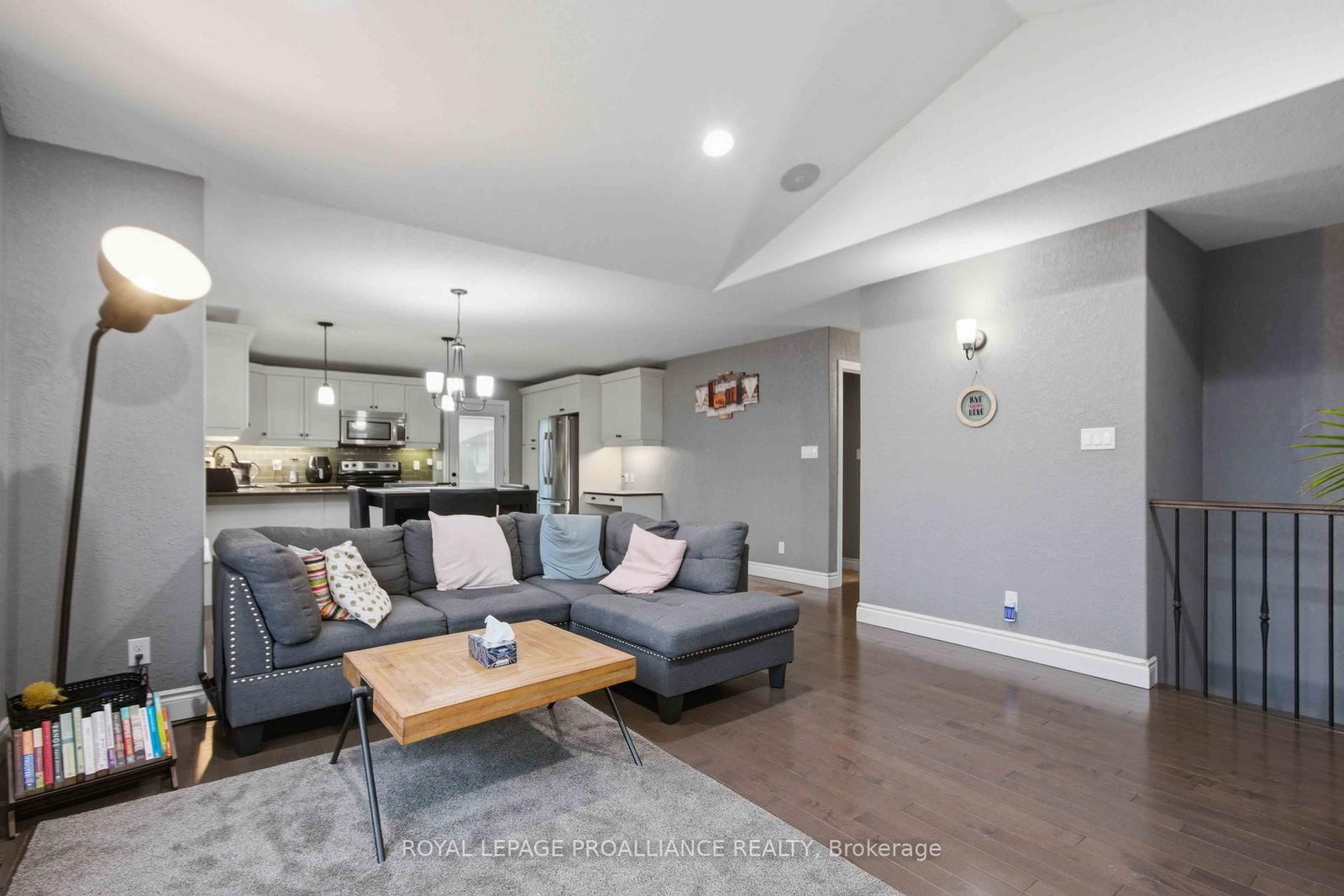 Detached House for sale at 2 Freedom Crescent, Quinte West, Ontario, K8V 0C1 - Sidney Ward - MLS: X13012872