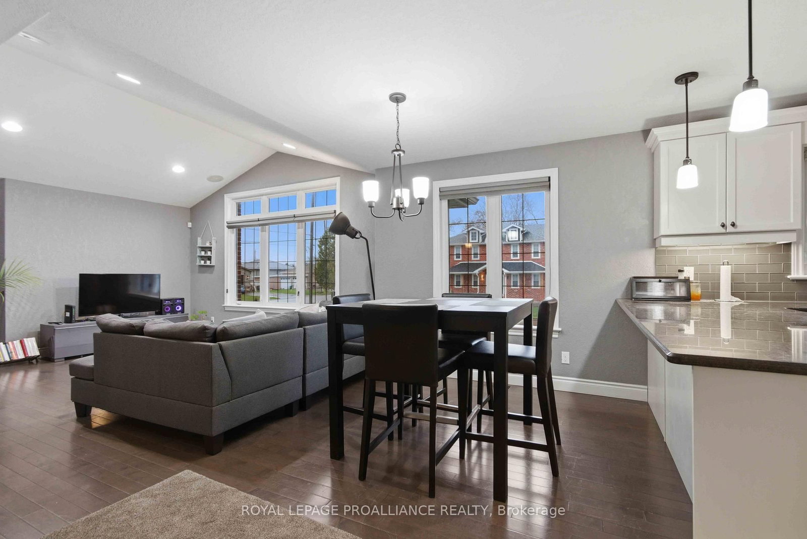 Detached House for sale at 2 Freedom Crescent, Quinte West, Ontario, K8V 0C1 - Sidney Ward - MLS: X13012872