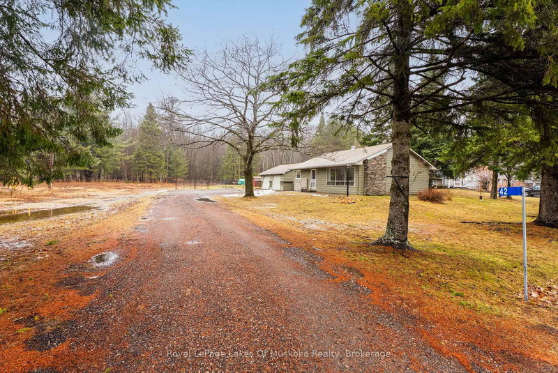 42 Riverside Dr, Huntsville, P1H 1R6 | Image 2