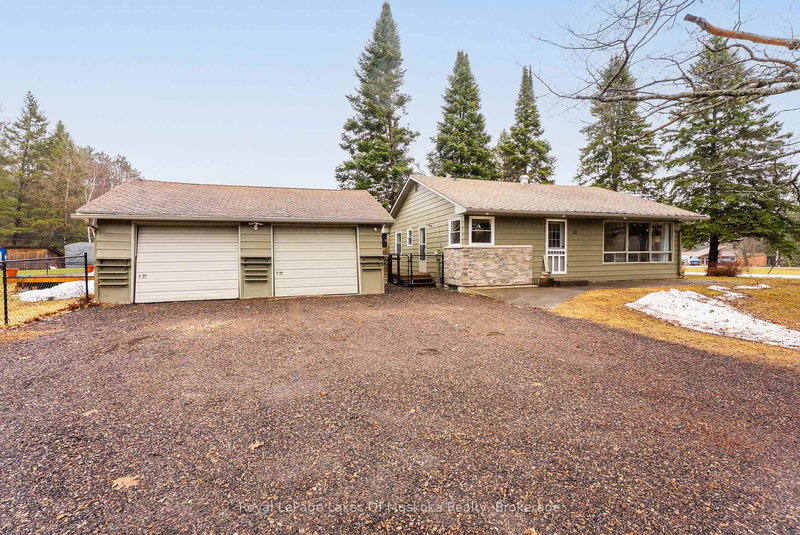 42 Riverside Dr, Huntsville, P1H 1R6 | Image 3