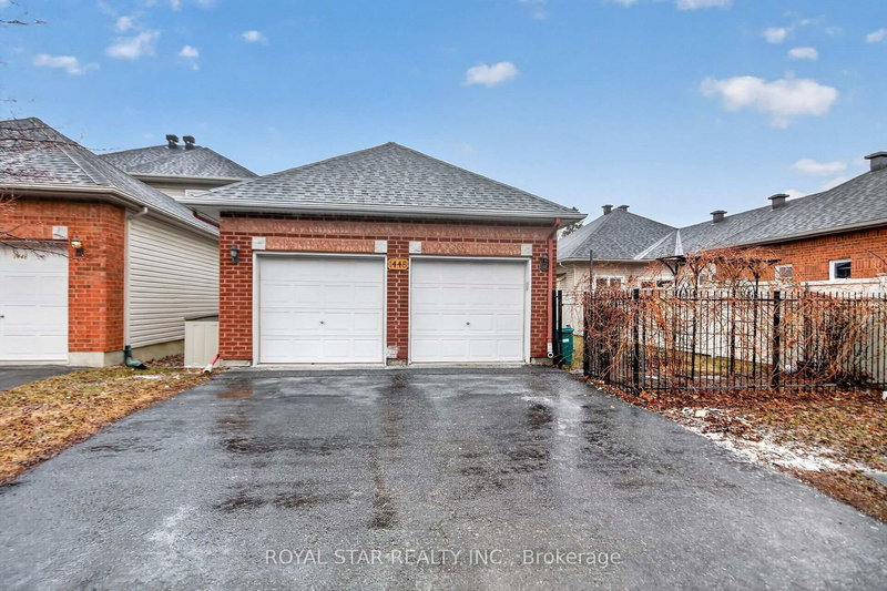 1448 Queensdale Ave, Ottawa, K1T 4G3 | Image 2