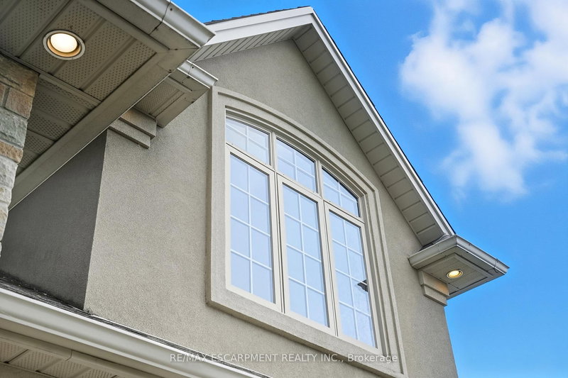 20 Zavarella Crt, Brant, N3L 4H3 | Image 3