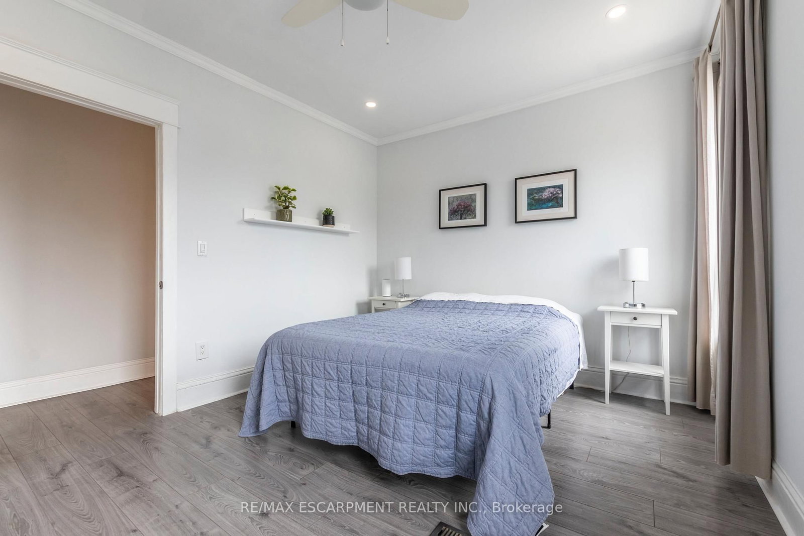 346 Hughson Street N - Photo 16