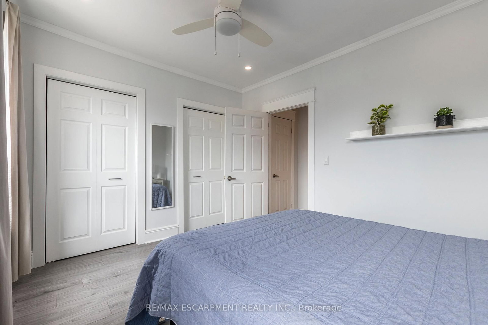 346 Hughson Street N - Photo 17