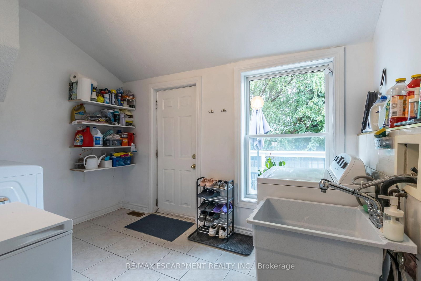 346 Hughson Street N - Photo 23